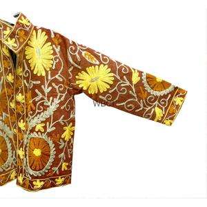 Veste élégante brodée pour femme, col mandarin, motif floral, manteau léger en velours côtelé pour l'automne et l'hiver - Product Image 2