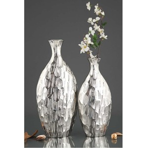Black Textured Floor aluminium <b>Vase</b> With <b>Red</b> Maple Leaves Arrangement - Product Image 2