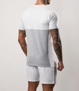 Ensemble T-shirt et short respirant haut de gamme pour homme avec empiècements contrastants – Tenue de sport athlétique 2 pièces à séchage rapide et écologique - Product Image 3
