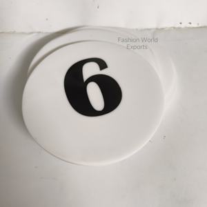 Ensemble de sous-verres en résine empreinte de main noire Dessous de verre rond blanc avec vaisselle moderne au design unique de palmier pour la maison ou le bureau - Product Image 6