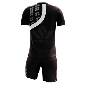 Ensemble de maillot de football noir pour homme, col rond, manches courtes, polyester sublimé anti-transpiration, coupe athlétique, short à taille élastique - Product Image 3