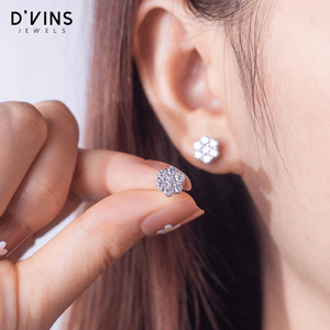 ดีวินส์ จิวเวลส์ ต่างหูเพชรทรงกลมเจียระไนแบบบริลเลียนท์ 10k ประดับเพชรแล็บโกรว์ รูปทรงดอกไม้ ทองคำแท้ 789456 - Product Image 4