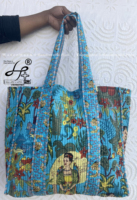 Grand sac fourre-tout vintage fait main en coton matelassé avec poignée, pour un usage quotidien, imprimé traditionnellement, lavable.