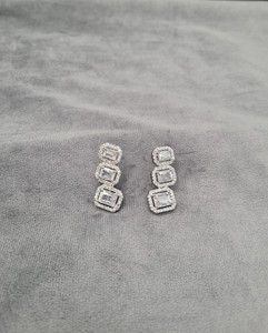 Pendientes Colgantes de Tres Piedras con Corte Radiante, Joyería Elegante de Moda al por Mayor para Fiestas, Pendientes Chapados en Rodio con Diamantes Americanos - Product Image 2
