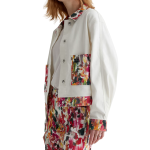 แจ็คเก็ตยีนส์ผู้หญิงผสมสแปนเด็กซ์/คอตตอน ดีไซน์หรูหรา สไตล์ยูทิลิตี้ ลุคทำงาน มีกระเป๋า  ผ้าฟอก  สำหรับฤดูใบไม้ร่วง ฤดูหนาว ฤดูร้อน รับผลิตแบบ OEM ODM ขายส่ง - Product Image 3