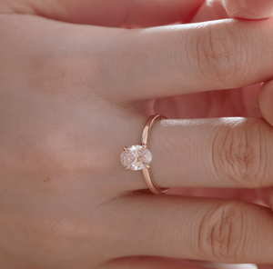 Bague de fiançailles solitaire en or rose 14 carats avec diamant de laboratoire ovale de 1,5 ct, certifiée IGI, à 4 griffes, vente en gros - Product Image 3