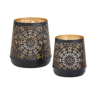 Élégants photophores en métal, sélectionnés pour une ambiance décorative chaleureuse, des reflets subtils et un style intérieur contemporain. - Product Image 3