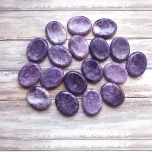 Piedra de Lepidolita Ovalada Natural Hecha a Mano, Piedra de Meditación para el Pulgar, Cristal Curativo Morado, Reiki, Alivio del Estrés, Venta al Por Mayor - Product Image 6