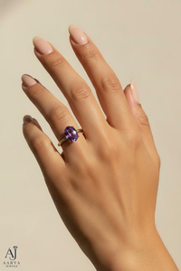 Bague en argent sterling 925 plaqué or 18 carats avec pierre précieuse ovale violette géométrique tendance, sertie à griffes, idéale pour mariage, fiançailles ou comme cadeau - Product Image 3