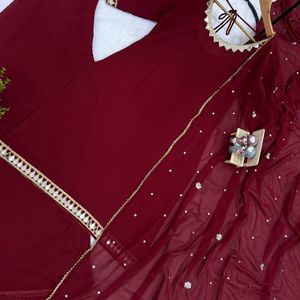Ensemble de tenue de soirée ethnique de créateur en faux georgette avec kurti à motifs miroir, palazzo et dupatta à bordure en dentelle brodée - Product Image 3