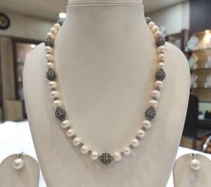 Conjunto de collar Mala con perlas auténticas de primera calidad y aretes para mujeres y niñas, ideal para bodas y fiestas. - Product Image 1