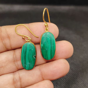 Boucles d'oreilles en laiton plaqué or avec malachite, double pendentif, pierre verte, bijoux pour styles bohèmes chic - Product Image 1