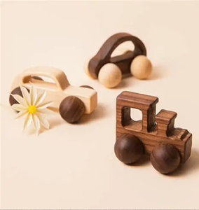 Colección de coches y trenes de madera minimalistas con ruedas de desplazamiento suave. Disponible a precios de mayorista. - Product Image 1