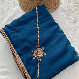 ผ้าไหมรังโกลีพรีเมียมพร้อมลูกปัดปักลายแบบ C Pallu  งานปักประณีต  พร้อมเสื้อคลุมเข้าชุด  ราคาขายส่งโดย Royal Export - Product Image 6