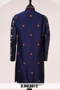 Sherwani Western bleu marine riche et orné pour homme, avec finitions décoratives et broderies florales perlées, idéal pour les mariages. - Product Image 2
