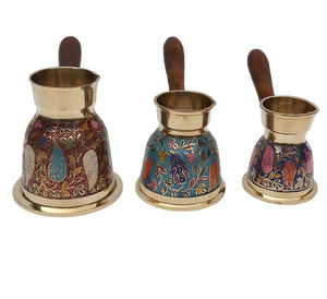 Tetera de aluminio y cobre martillada con mango de madera, que representa la tradición, para té y café. - Product Image 3