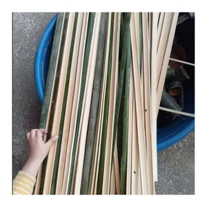 Bâtonnets de bambou bruts fendus en vrac pour conteneurs 20ft 40ft, Fabricant Vietnamien, Emballage OEM en sac PP, Naturel et sec, 99 Gold Data - Product Image 2