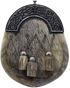 Sporran écossais traditionnel de Gentry Choice, avec fourrure noire, un cantle chromé antique et cinq pompons - Product Image 6