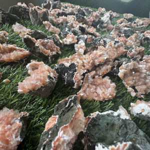 Cristal minéral de Heulandite orange de haute qualité en forme libre par Shivaay Minerals pour l'affichage - Product Image 1