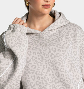 Ensemble survêtement femme gris imprimé léopard surdimensionné avec doublure contrastante et passepoil contrastant, comprenant un sweat à capuche et un pantalon de jogging - Product Image 3