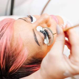 Outil de modelage des sourcils doré avec poignée texturée pour un soin précis - Product Image 6