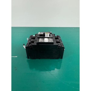 Disjoncteur tripolaire Fuji SG53RCUL SG53RCUL-3 d'occasion – Pièces d'équipement semi-conducteur de la série Legacy - Product Image 1