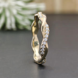 Anillo de Boda Infantil Moderno y Minimalista con Moissanita de Corte Brillante de 0.23ct, Engaste Pavé, Plata de Ley 925, Chapado en Oro Rosa - Product Image 2