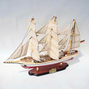 GORCH FOCKK II - Maqueta de Barco Vietnamita de Madera Pintada a Mano para Decoración de Mesa, Estilo Antiguo Coleccionable - Product Image 1