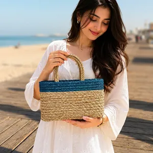 Panier rond moderne en herbe tressée à la main en fibres naturelles, avec poignée décorative, écologique, multi-usages, pour rangement et décoration intérieure, vente en gros - Product Image 2