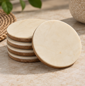 Posavasos de madera redondos hechos a mano de latón AK, Juego de 4 posavasos atractivos de diseño moderno para utensilios de cocina/adornos de vajilla - Product Image 1