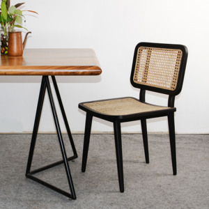 Chaise de salle à manger carrée en bois de mahogany massif et rotin, non pliable, pour la maison, la villa, l'appartement et l'hôtel - Product Image 1