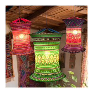 Petite lanterne suspendue en tissu brodé fait main du Vietnam, ensemble cadeau de Noël, cadeau de fête, ornement d'arbre de Noël, fournisseur en gros - Product Image 4