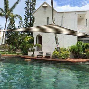 Tenda Parasole Triangolare 22x22x22 Caffè e Bianco - Vele e Reti Ombreggianti Attraenti per Esterni - Product Image 3