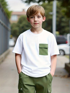 Nouvelle collection d'été Ensemble de shorts cargo décontractés en coton pour garçons avec t-shirt blanc et short vert multi-poches imprimé pour l'extérieur - Product Image 3