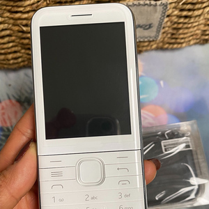 Teléfono Clásico Nokia 8000 con Pantalla Grande de 2.8 Pulgadas, GSM 2G/4G, Doble SIM, WiFi, Cámara HD, Diseño de Barra, Sistema Operativo KAI, Batería de 1500 mAh - Product Image 2