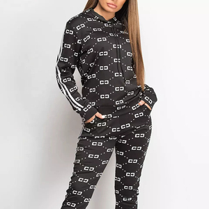 Conjuntos deportivos estampados para mujer, tela duradera y transpirable para entrenamiento y uso casual. Atuendo atlético moderno que combina comodidad y estilo. - Product Image 4
