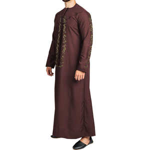 Offre Spéciale : Thobes Islamiques pour Hommes Arabes – Fabrication Professionnelle sur Mesure en Tissu Doux – Jubba Thobes pour Hommes en Vente - Product Image 3