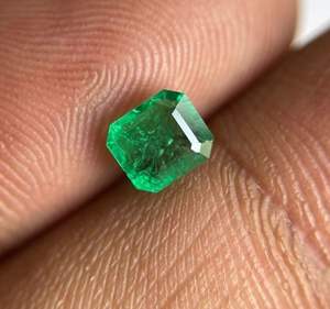 มรกตธรรมชาติทรงแปดเหลี่ยมขนาด 5.50x5 มม. สวยงามมาก เหมาะสำหรับทำเครื่องประดับ - Product Image 1