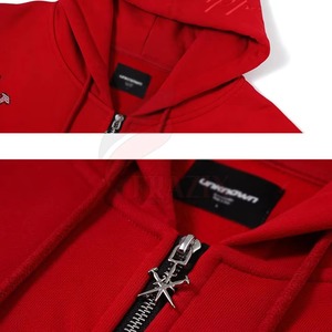 Sudadera con capucha roja para hombre, con cremallera, de forro polar, diseño de pedrería, corte regular, estilo urbano, tejida, transpirable, informal, para invierno - Product Image 3
