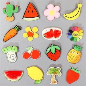 Adorables autocollants magnétiques en acrylique de dessin animé anime imprimés sur mesure pour réfrigérateur: décor de cuisine amusant et unique - Product Image 5