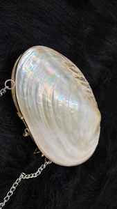 Bolso de mano ecológico hecho a mano con detalles de satén y pedrería con correa de cadena - Product Image 6