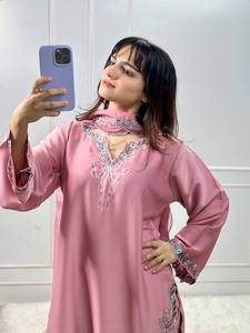 Salwar Kameez traditionnel en crêpe naturel pour fêtes et mariages, toutes saisons, brodé de fils et de sequins. Travail - Product Image 2