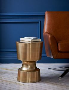 Mesa Auxiliar Glamorosa de Metal Dorado que Realza Interiores Elegantes con Textura Pulida y Presencia Impresionante - Product Image 1