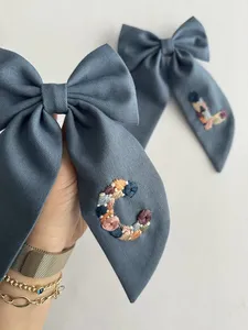 Lazo para el Cabello con Lazo de Puntos Bordados Verdes, Estilo Dulce Navideño para Mujer, Diadema de Tela Hecha a Mano - Product Image 3