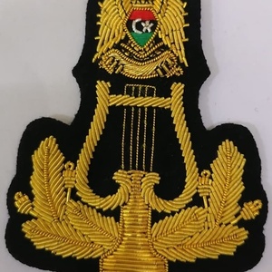 Écussons brodés faits main sur mesure en fil de bullion, couronne royale, broderie 3D, écussons dorés, badges de mode pour uniformes et toiles - Product Image 1