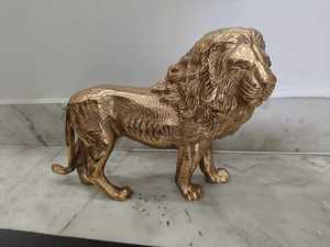 Estatuillas de León Plateado Majestuosas - Decoración de Alta Calidad para el Hogar, Diseño Art Deco, Textura Detallada, Forma Musculosa Fluida - Product Image 6