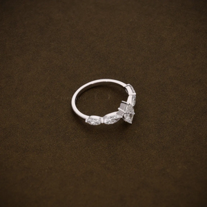 Bague de mariage en diamant de laboratoire de qualité supérieure, taille marquise, cinq pierres, certifiée VVS2, en or massif 14K ou 18K - Product Image 5