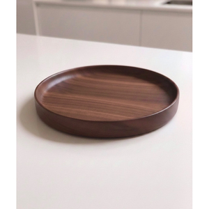 Plateau de service rond en bois de noyer, fait main, design minimaliste, motif uni, finition polie, vaisselle et assiettes - Product Image 2