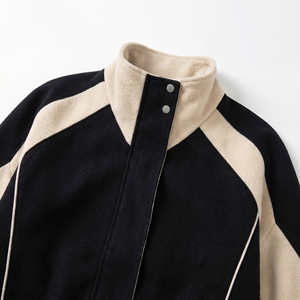 เสื้อแจ็คเก็ตสีดำเบจตัดต่อสีต่างกัน |   เสื้อแจ็คเก็ตบอมเบอร์คอขนแกะติดกระดุมแป๊ก |   เสื้อโค้ทสตรีทแวร์ทรงโอเวอร์ไซส์ |   ผู้ผลิต OEM ตามสั่ง - Product Image 4