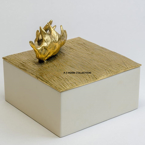 Nouveauté : Boîte en bois de qualité supérieure avec couvercle en métal texturé pour la maison, les célébrations de la rentrée scolaire, la vaisselle et les décorations de table - Product Image 5